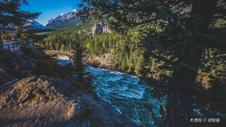 【Winter Tour】7-Day Canadian Tour from Vancouver with Airport Transfers:·Kamloops, Yoho National Park, Banff National Park, Johnston Canyon and Kalamalka Lake | 2 Optional Day Tour Available