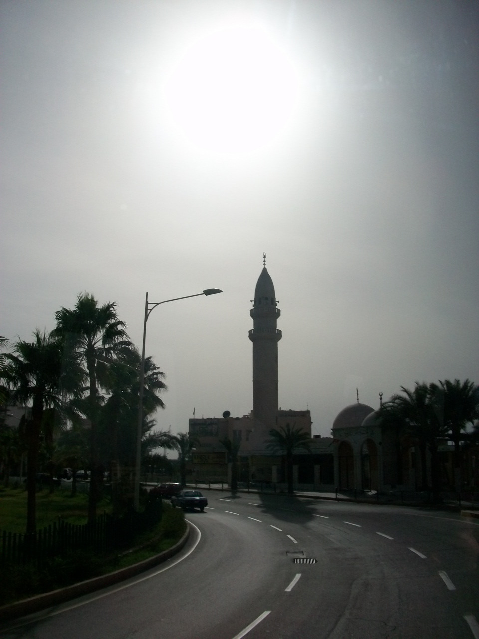 阿卡巴滨临红海，据说是约旦的免税区。这里满眼绿色，不同于之前见到的古老、荒凉、沧桑，完全是现代海滨城