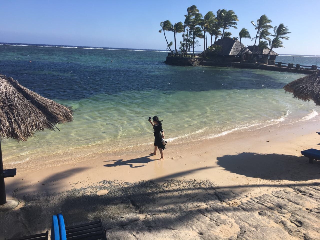 斐济沃里克度假酒店彩色的海滩