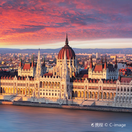匈牙利布达佩斯匈牙利国会大厦+科苏特广场+多瑙河观光游船+塞切尼链桥一日游