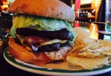 Clancy's at Vacationaire Resort美食图片