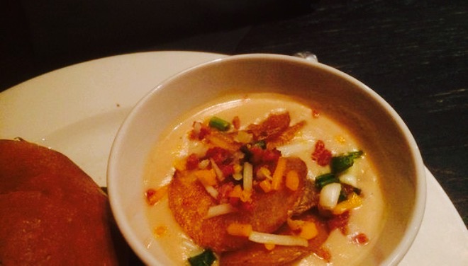 Rock Creek Tap and Grill Normanview餐厅图片