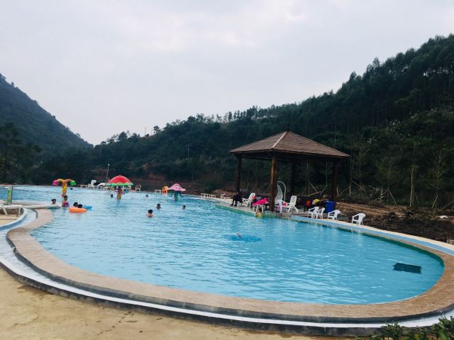 Shiwanda Mountain Hot Spring