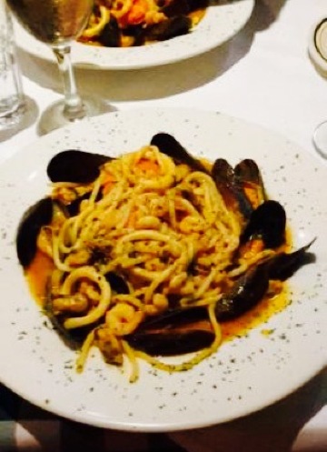 Gino's Italian Restaurant餐厅图片