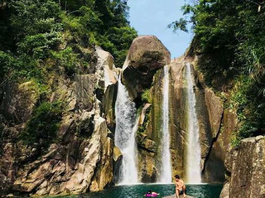 雨卜民族风情旅游度假村