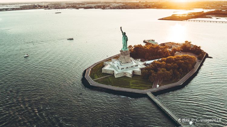 5-Day USA East Coast Budget Tour from New York·Explore Philly, D.C., Corning & Niagara Falls