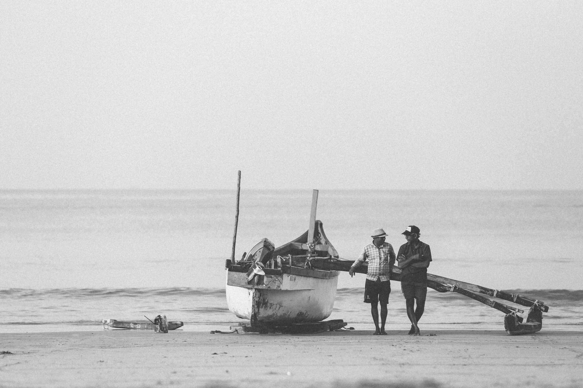#向往的生活#椰林沙滩，出海看海豚，小渔船排成行
