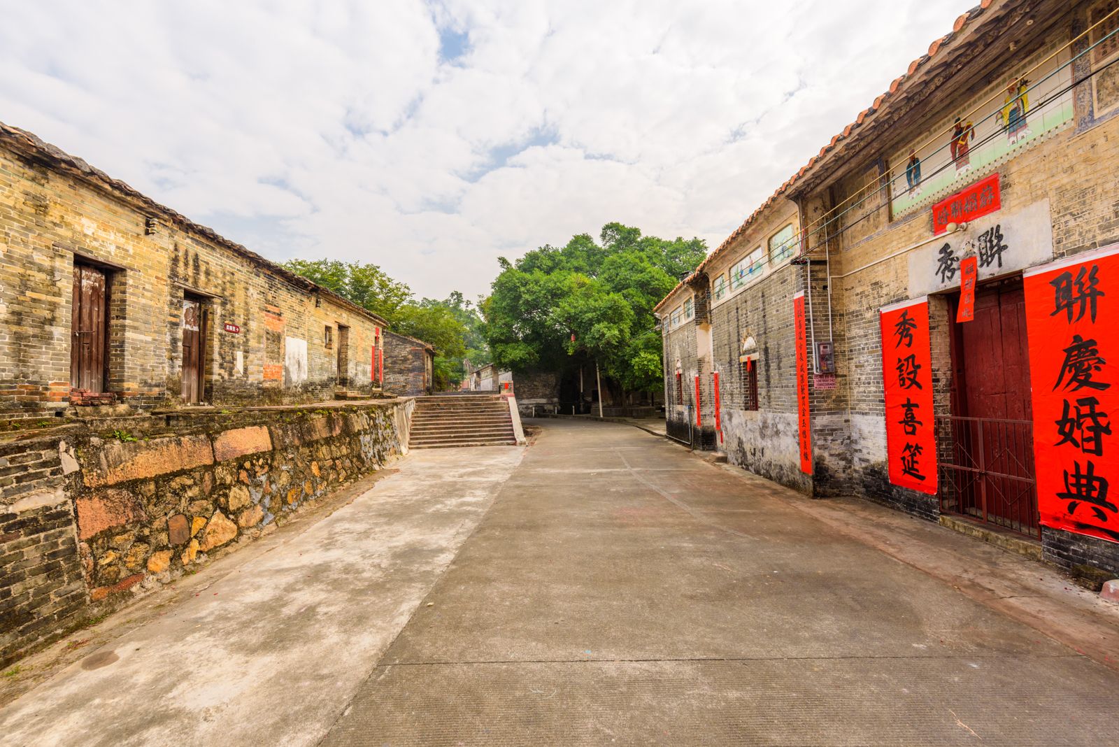 广东黎槎古村八卦，距今已有700多年的历史，是典型的广府水乡