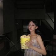 阳光灿烂的小妮子儿