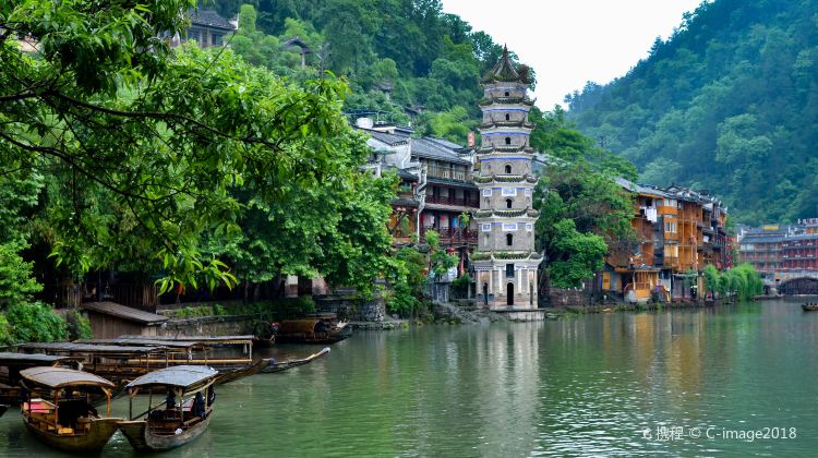 6-Day Hunan Group Tours: Changsha + Zhangjiajie + Tianmen Mountain National Forest Park + Fenghuang Ancient Town