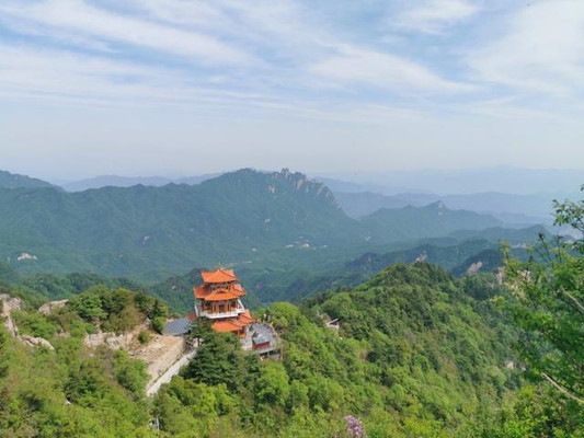 中原这座山，被誉为人间仙境！我住了两晚，还没有逛遍