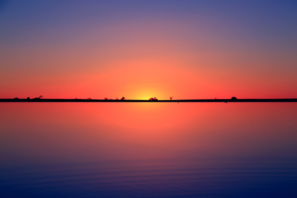 维多利亚省的天空之镜：粉色盐湖（Lake Tyrrell)