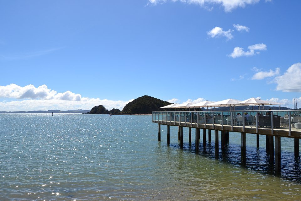 第一次来到派希亚小镇，这个位于新西兰北岛我心目中最美丽的小镇，眼睛很难从海面上移开。午餐后，我们就登