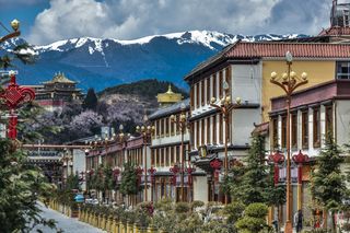 云南唯一的藏区:有着异国风光,不看建筑还以为在欧洲