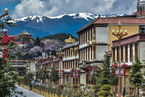云南唯一的藏区:有着异国风光,不看建筑还以为在欧洲