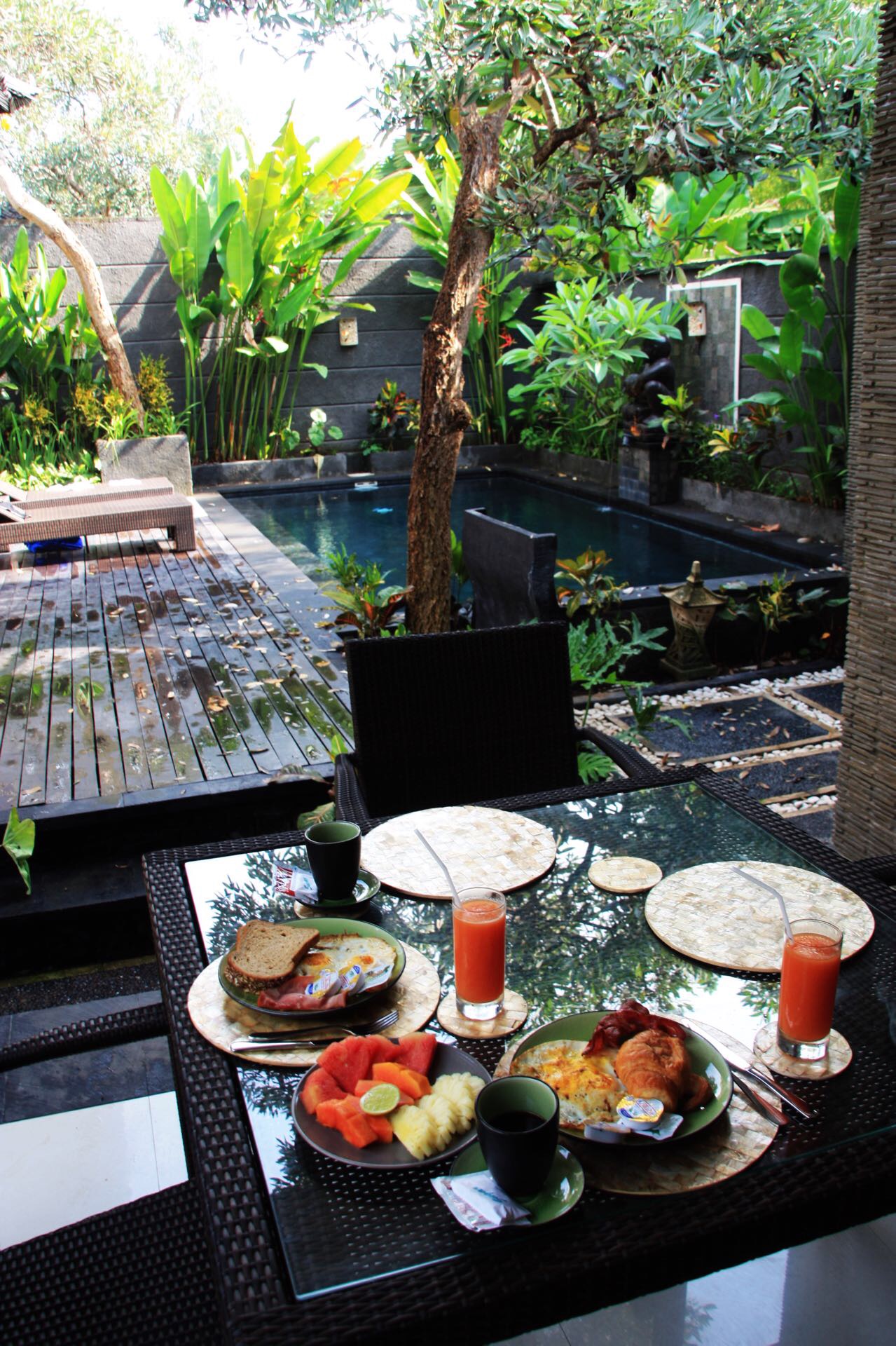 #神奇的酒店 巴厘岛不足八百元就能住两百平泳池别墅