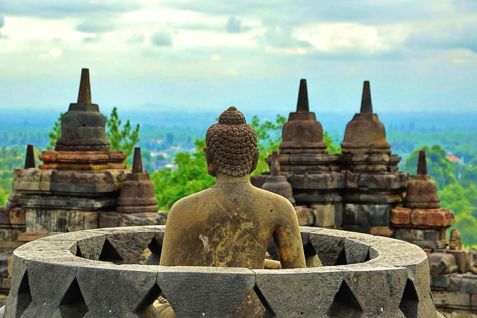 山顶上的佛庙—婆罗浮屠