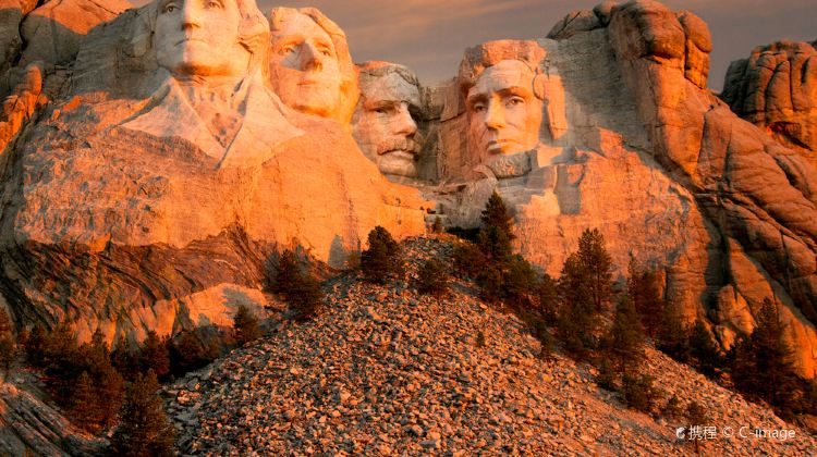 10-Day Yellowstone Tour from Los Angeles·Lower Antelope Canyon, Mount Rushmore, and Las Vegas