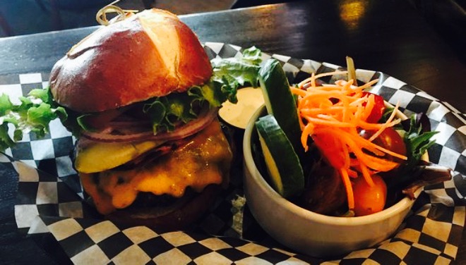 De'd Dog Bar & Grill餐厅图片