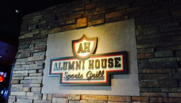 Alumni House Sports Grill餐厅图片