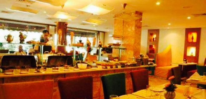 Hotel Basera餐厅图片