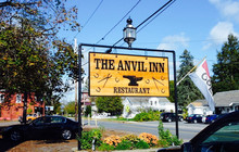 The Anvil Inn餐厅图片