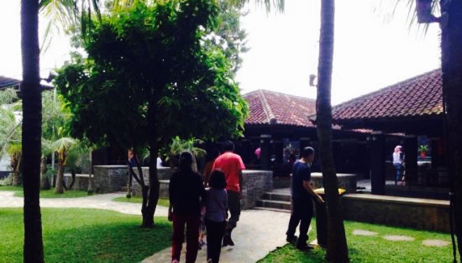 Taman Santap Rumah Kayu