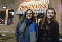 Portillo's Hot Dogs美食图片