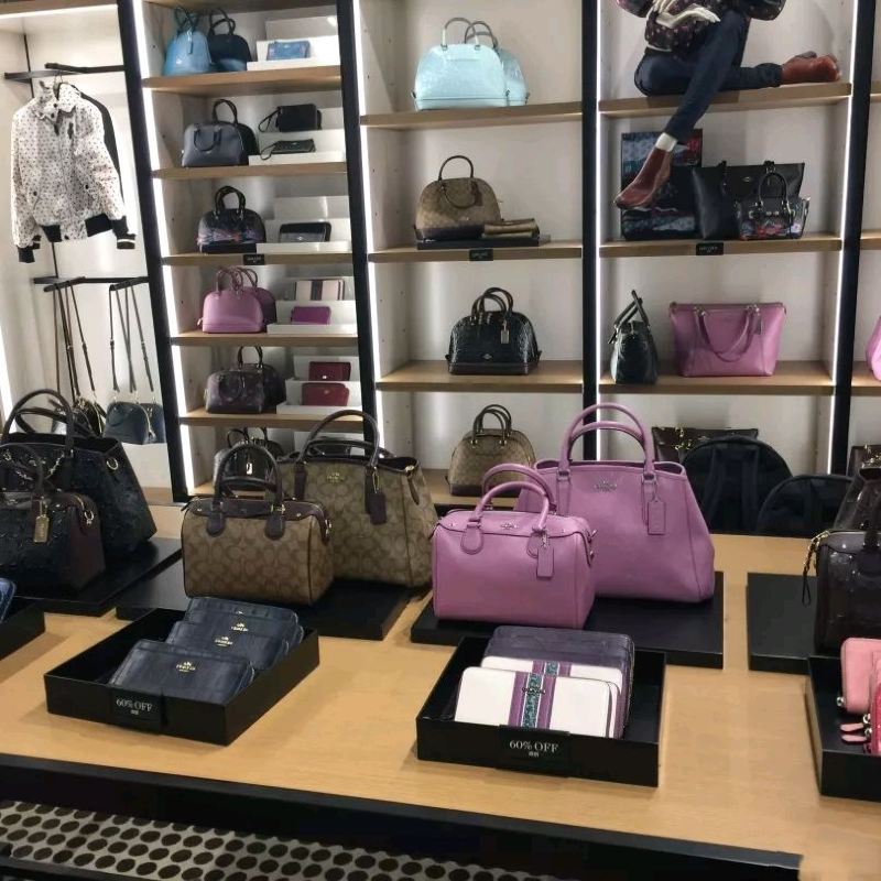 crocs showroom in forum mall