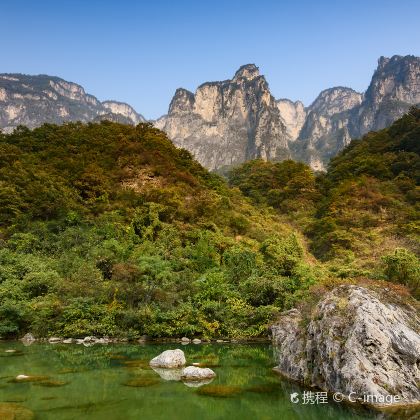 河南郑州+少林寺+洛阳龙门石窟+白马寺+云台山风景名胜区+万仙山景区+中华影视村-郭亮村+太行山大峡谷+红旗渠+开封10日9晚跟团游
