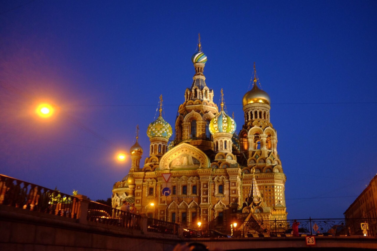 乘坐游船 夜游圣彼得堡