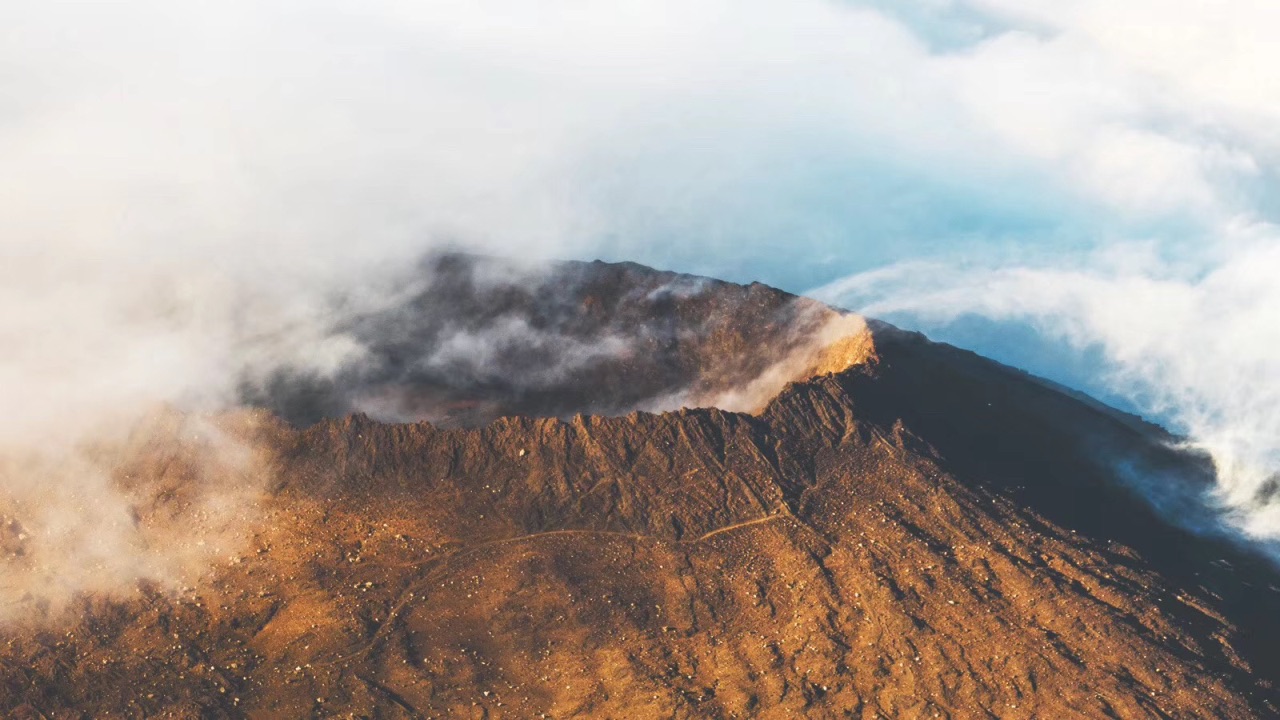 乘直升机俯瞰火山才是留尼汪最棒的行程