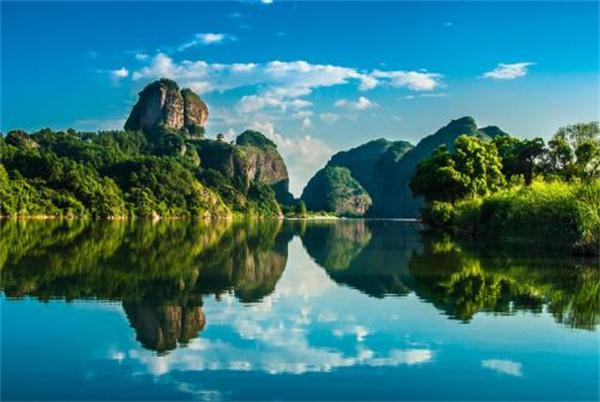 江西旅游这五个地方值得去看看，你觉得呢？ 龙虎山  龙虎山，位于江西鹰潭，是中国道教发祥地，也是中国