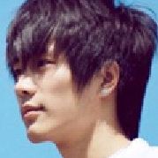 瞌睡眯醒的胖娃