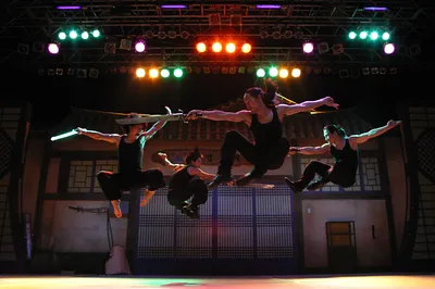 <Jump> Comic Martial Arts Performance
