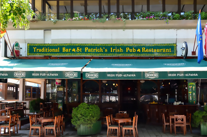 特别推荐一家名为“Irish Pub”餐厅，从中心广场徒步数分钟即可到达。由于马其顿的经济水平不算高