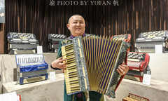 塔城地区游记图片] 鲜为人知的中国手风琴之都，有位老人收藏1200台手风琴成网红