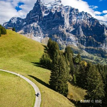 瑞士苏黎世+卢塞恩+黄金快车+少女峰+意大利米兰+威尼斯+佛罗伦萨+罗马+法国巴黎12日10晚拼小团