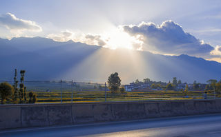 美过头了叭!吹爆大理洱海旁网红海景民宿 躺在床上就可以看到洱海