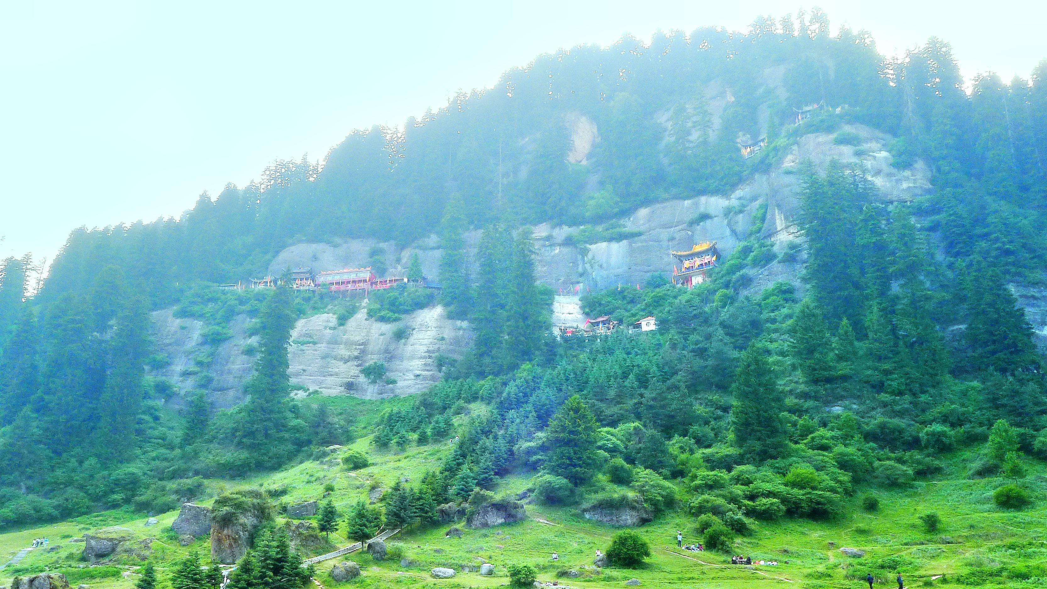 松鸣岩