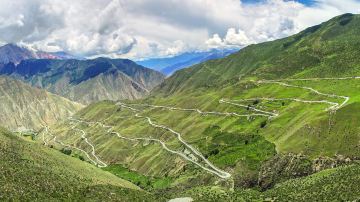 西藏_業(yè)拉山九十九道拐