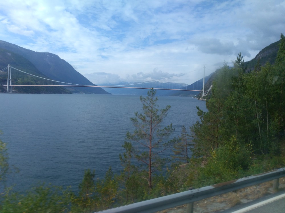 从峡湾乘大巴去挪威首都奥斯陆一百多公里山路上的美景