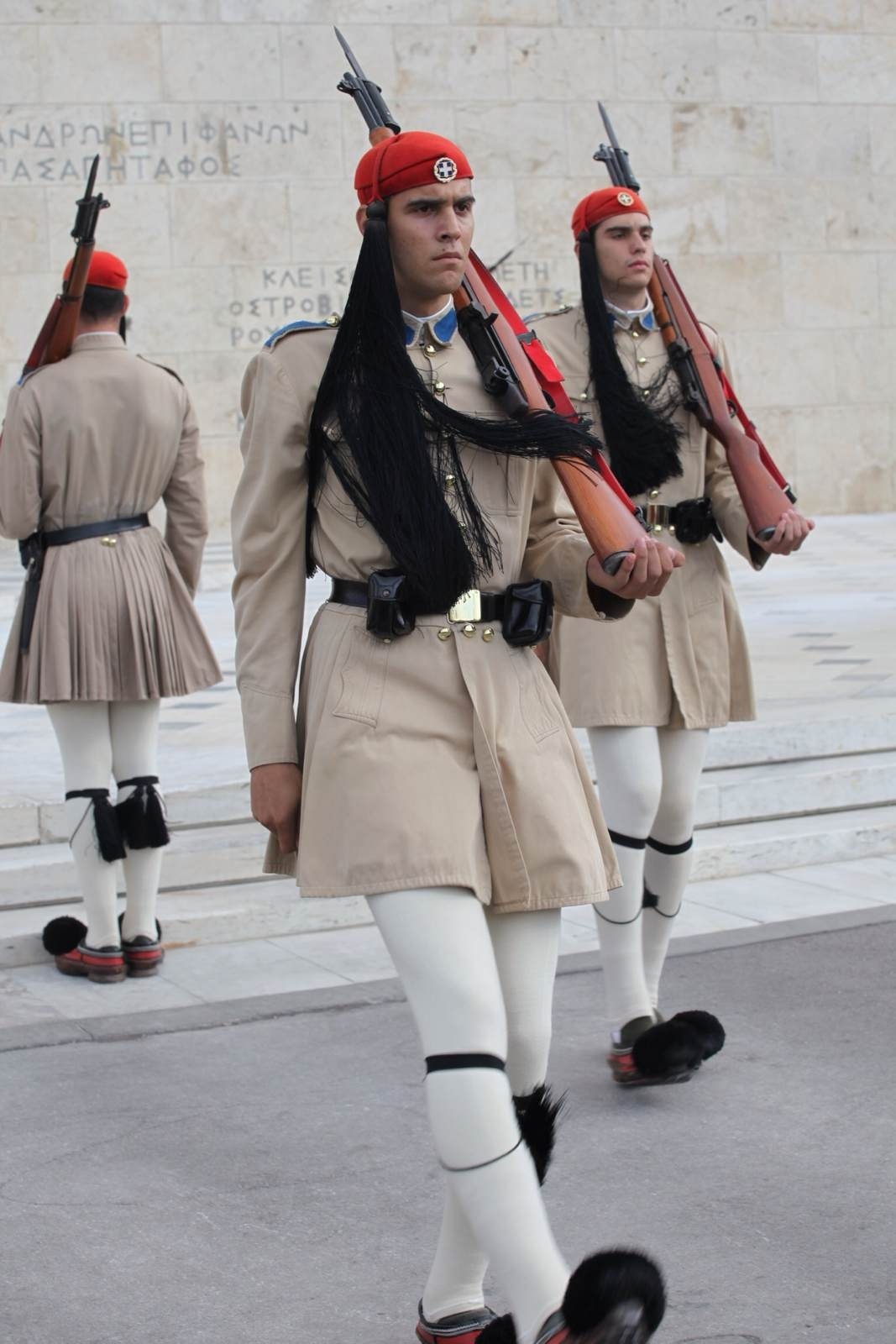 「以爱之名」雅典宪法广场的换岗仪式，宪兵哥哥求观赏