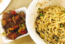 牛肉拌面美食图片