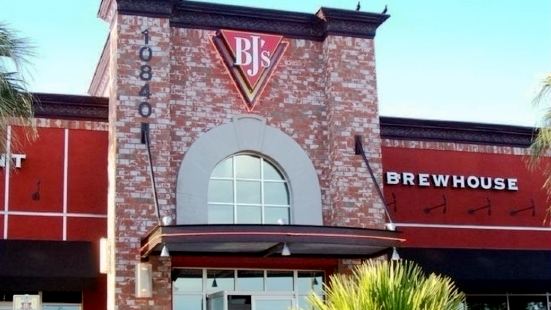 Bj S Restaurant Brewhouse Summerlin Reviews Food Drinks In