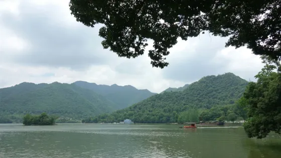 巖嶺湖