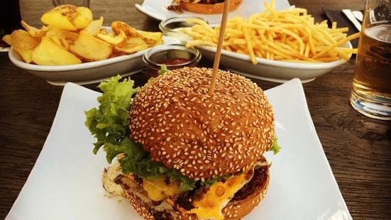 Ernst Reuter Platz Travel Guidebook Must Visit Attractions In