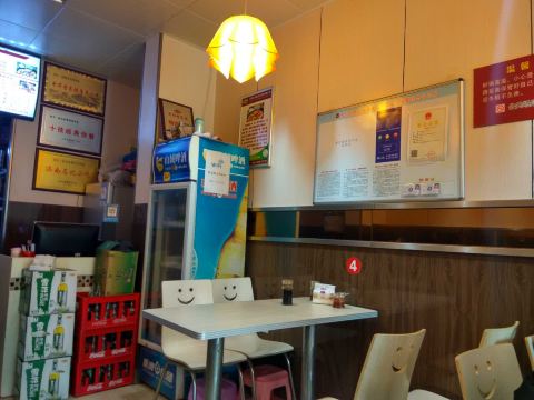 皖玉黄焖鸡米饭(国际花都店)