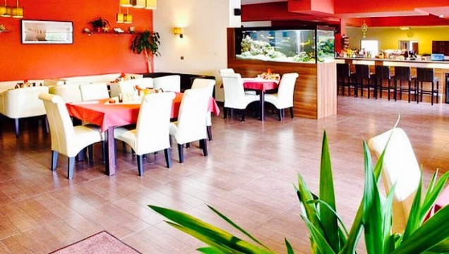 Restaurace a Bowling Majak餐厅图片