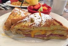 Peg's Glorified Ham n Eggs美食图片